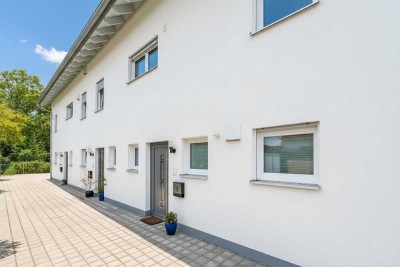 Neubau von 2023 - Reihenmittelhaus mit Einzelgarage und Stellplatz - PV und Speicher - TOP-Modern!