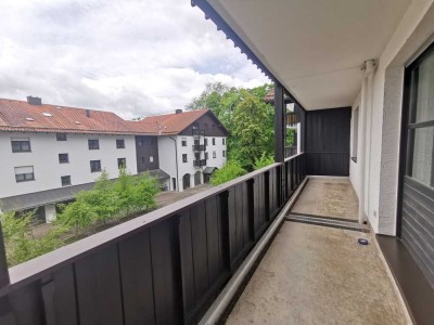 Großzügige 3-Zimmerwohnung mit 2 Bädern und terassenähnlichem Balkon....