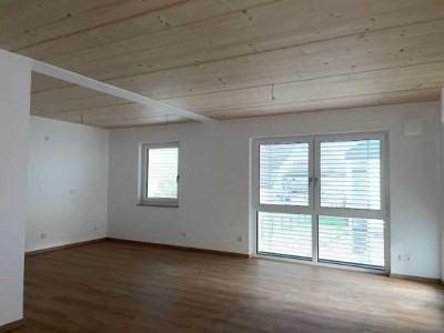 Moderne 3,5-Zimmer-Neubauwohnung mit Balkon und Fußbodenheizung - Ab sofort verfügbar!