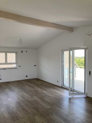 Erstbezug nach Sanierung mit Balkon: Geschmackvolle 3-Raum-DG-Wohnung mit geh. Innenausstattung