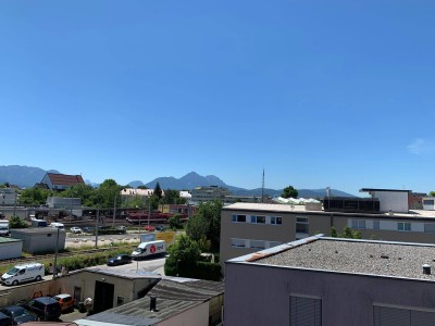 Helle Garconniere mit großem Balkon