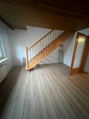 Schöne 5 Zimmerwohnung auf zwei Etagen in Bischofsheim