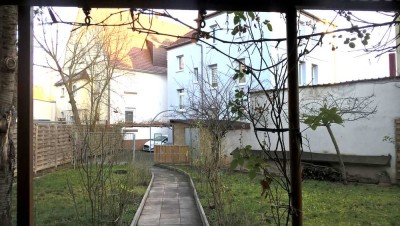 Möblierte Wohnung mit Gartenanteil,  Gartenhaus und Garage