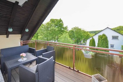 Gepflegte Dachgeschosswohnung mit Balkon + Garage in 53577 Neustadt/Wied