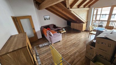 Helle 2-Zimmer Dachgeschosswohnung mit Balkon in Holzkirchen