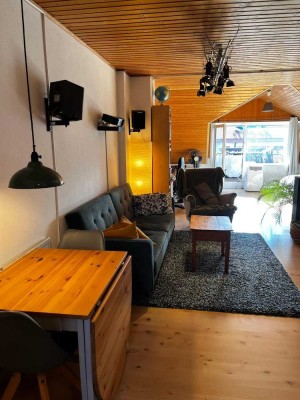 Gemütliche Dachgeschosswohnung mit Balkon in ruhiger Sackgasse