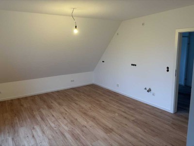 Wohnung im 1. OG - 4 Zimmer, Küche/Esszimmer, Bad, Balkon - 122 q