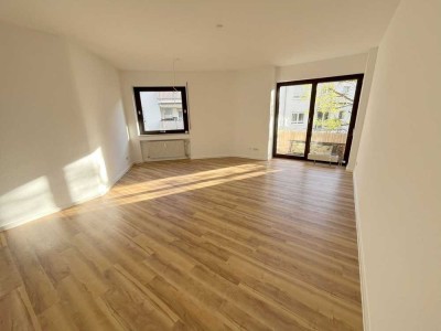 Top Lage - Modernisierte Wohnung mit zwei Zimmern und Balkon in Bad Münster am Stein Ebernburg