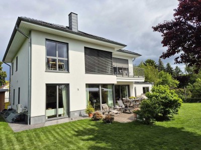 Wunderschönes sonnendurchflutetes Einfamilienhaus mit luxuriöser Innenausstattung , EBK, Garagen