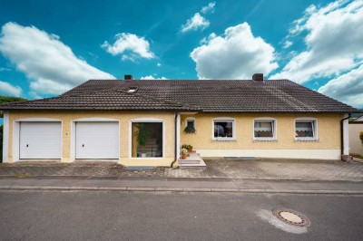 Großzügiges Mehrgenerationenhaus mit traumhaftem Ausblick in Arnstein