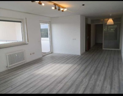 Helle 3,5-Zimmer Wohnung mit Balkon im 5. OG in Waldenbuch
