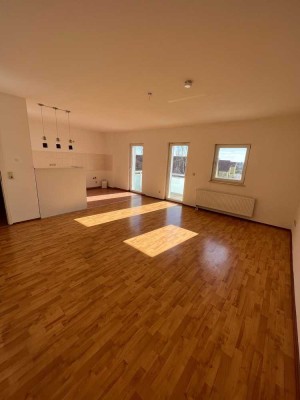 1. Monat Kaltmietfrei Geräumige 3-RW - sonniger, großer Balkon - Bad mit Wanne und Dusche