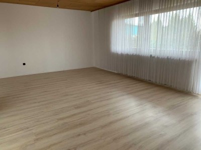Ansprechende und gepflegte 4-Zimmer-Wohnung mit Balkon in Niederwerrn