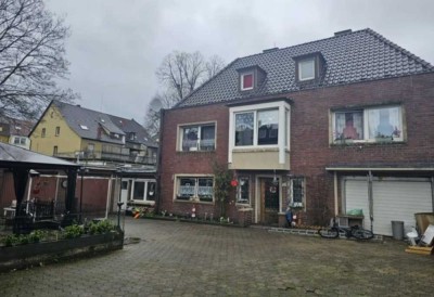 Großzügiges EFH mit drei Garagen und Ausbaumöglichkeiten