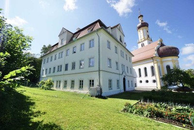 +++ NEU am Markt: Sanierte 5 ZKB-Wohnung in Biberbach neben der Kirche ab sofort frei +++