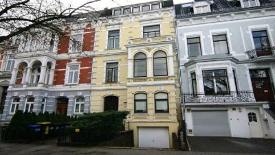 Parkviertel/Schwachhausen: Attraktives Wohnen im Altbremer Haus mit Garten