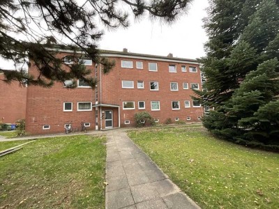 Frisch renovierte 3 Zimmer-Wohnung mit Balkon in der zweiten Etage eines 6 Parteienhauses