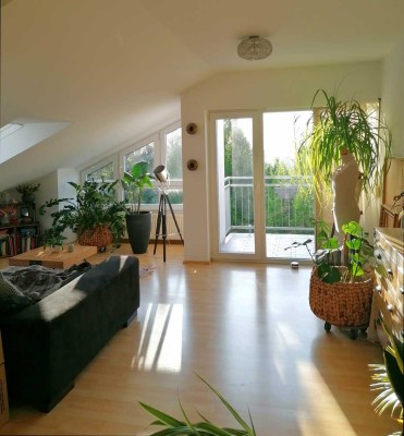 ++HELLE UND CHARMANTE WOHNUNG MIT EBK, BALKON, GARAGE PLUS AUSSENSTELLPLATZ++