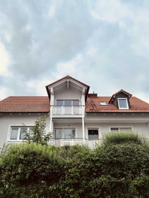 Exklusive 3-Zimmer-Dachgeschoss-Wohnung mit EBK und 2 Balkonen in Garching bei München