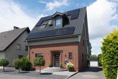 Wohnraum mit Weitblick! Modernisiertes Zweifamiliendomizil – mit Aufstockung und riesigem Grundstück