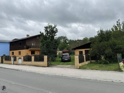 Einfamilienhaus in idyllischer Lage mit großen Garten