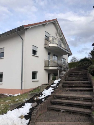 Freundliche und gepflegte 3-Zimmer-Souterrain-Wohnung mit Terrasse in Kaden
