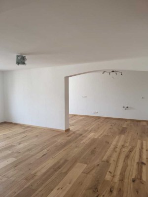 Sehr schöne helle 3 Zimmerwohnung