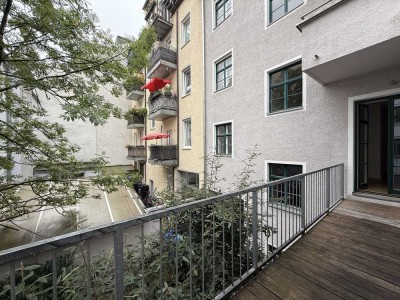 Ludwigsvorstadt - Traumhafte 5-Zimmer-Altbaurarität mit Süd-Balkon zum Innenhof