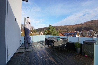 Ihr neues Zuhause in zentrumsnaher Siedlungslage: toller Ausblick, Doppelgarage und Solaranlage!