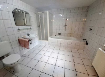 Helle attraktive, 3-Zi. Wohng, kompl. renoviert in Hiddenhausen, PROVISIONSFREI ! ! !