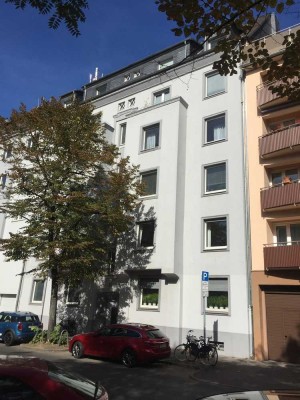 Helle 3-Zimmer-Wohnung im Gründerzeit-Altbau mit zwei Balkonen im 4. OG zum 01.09.25