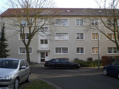So schön mit neuem Bad und Laminatboden  - kleine 3-Zimmerwohnung in DU-Bergheim