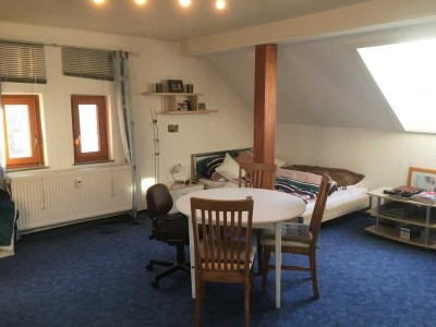 1-Zimmer Dachgeschosswohnung möbiliert in Erlangen-Bruck nähe Siemens Campus