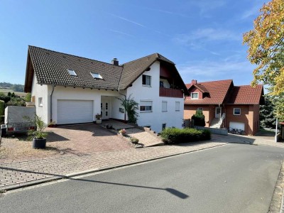 Großzügiges Generationenhaus mit vier Wohnungen in Gensungen! KEINE KÄUFERPROVISION