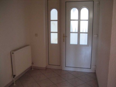 Freundliche und gepflegte 3-Zimmer-Hochparterre-Wohnung mit geh. Innenausstattung