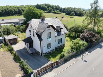 Familienidylle mit Potenzial: Renovierungsbedürftiges EFH auf sonnigem Traumgrundstück