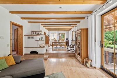 Freistehendes Einfamilienhaus mit Einliegerwohnung, großem Garten und Doppelgarage!!