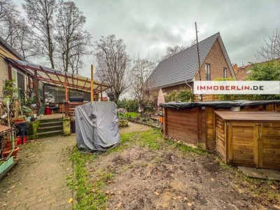 IMMOBERLIN.DE - Charmantes Haus mit Gartenidylle & Garage in ländlicher Lage