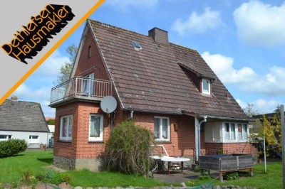 Gediegenes Einfamilienhaus auf schönem Grundstück mit altem Baumbestand in Lunden, Kreis Dithmarsche