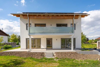 ERSTBEZUG! HOCHWERTIGE UND MODERNE 3-ZIMMER-WOHNUNG MIT ÜBERDACHTER TERRASSE & PRIVATGARTEN