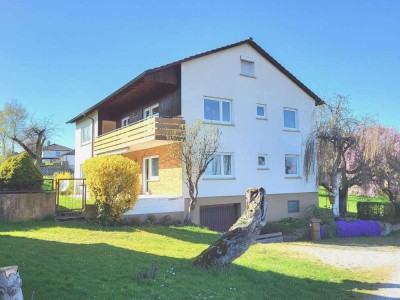 Zweifamilienhaus mit Nebengebäude   -ideal für Pferdeliebhaber-