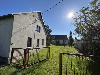 Geräumige Scheune und Einfamilienhaus auf großem Grundstück