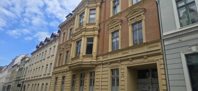 Vorne City – hinten Stadtpark Charmante 4-Zimmer-Wohnung in Gründerzeitprachtbau