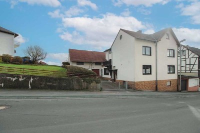 Vielseitiges Mehrgenerationenhaus auf großem Grundstück mit Scheune & Garten in Grävenwiesbach