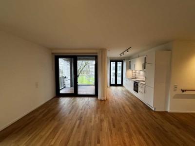 Exklusive, vollst. renovierte 2-Raum-Wohnung mit geh. Innenausstattung mit EBK
