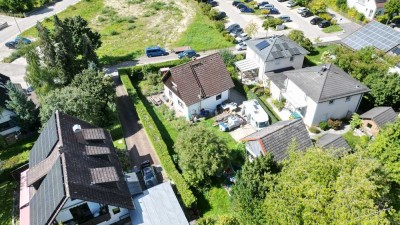 Kleines Einfamilienhaus mit Keller, Garage und Carport