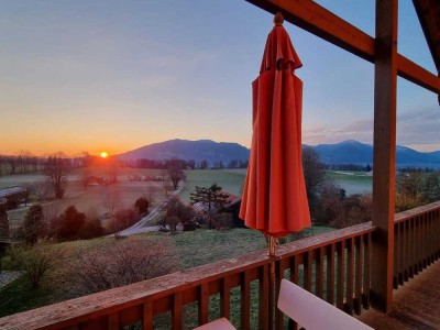 Traumhafte und geräumige Dachgeschosswohnung mit Maisonette, 3 Zimmern sowie großen Balkon