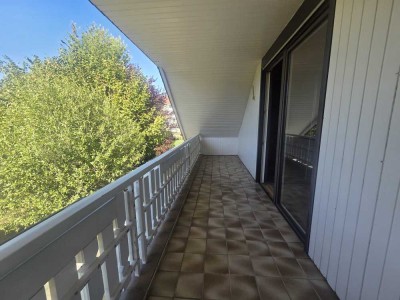„Helle – 4-Zimmer-Wohnung in Kandel mit Balkon, Loggia & Einbauküche“