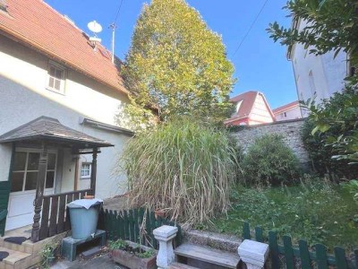 Kleines ren. bedürftiges 1-Fam. Haus mit zusätzl. 2 ZW