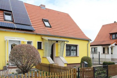 schöne, kleine Doppelhaushälfte in grüner Ortsrandlage